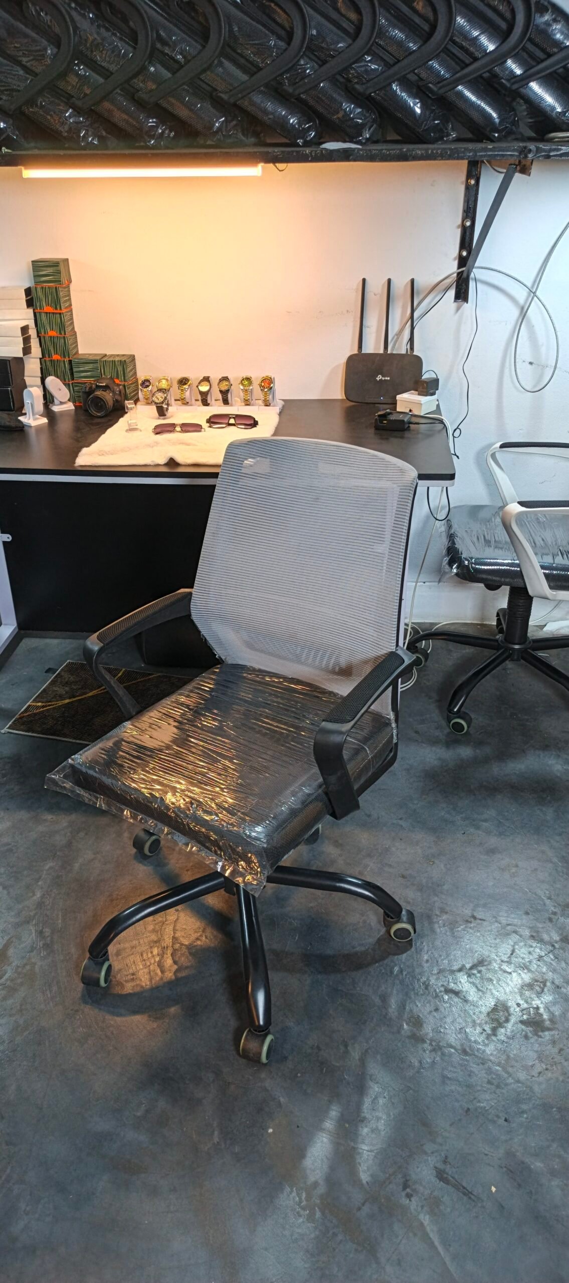 Falcon 38 Black - Image 2