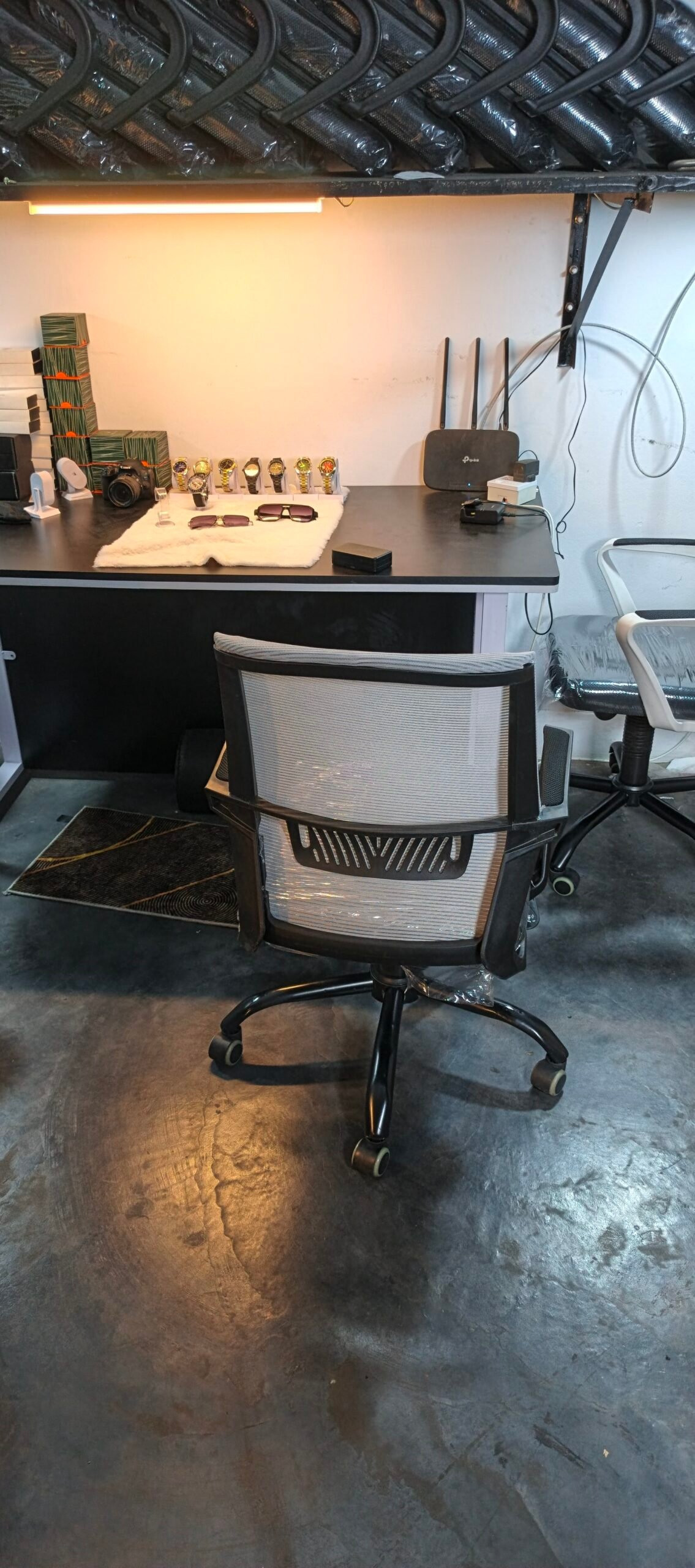 Falcon 38 Black - Image 3